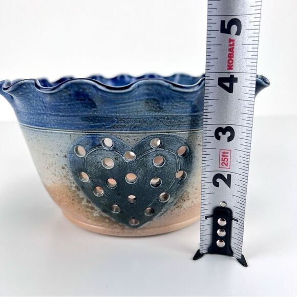 Salt of Thee Earth Pottery Guernsey Ohio Berry Heart Scalloped Edge Bowl Signed - Picture 10 of 10